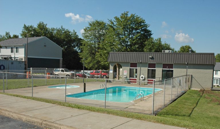 Royal Mall pool Web 768x449