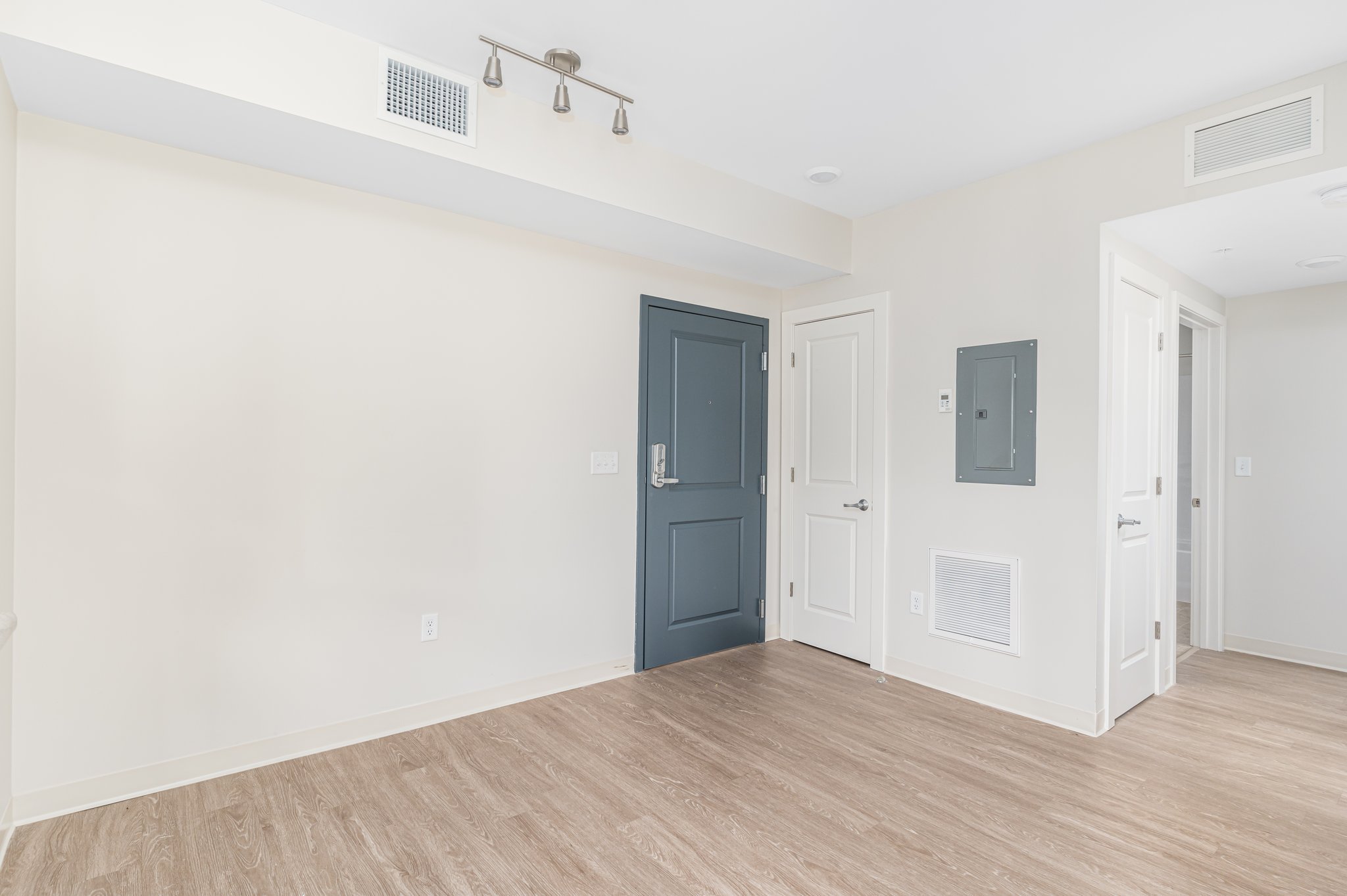 9 web or mls 1470 s county trl