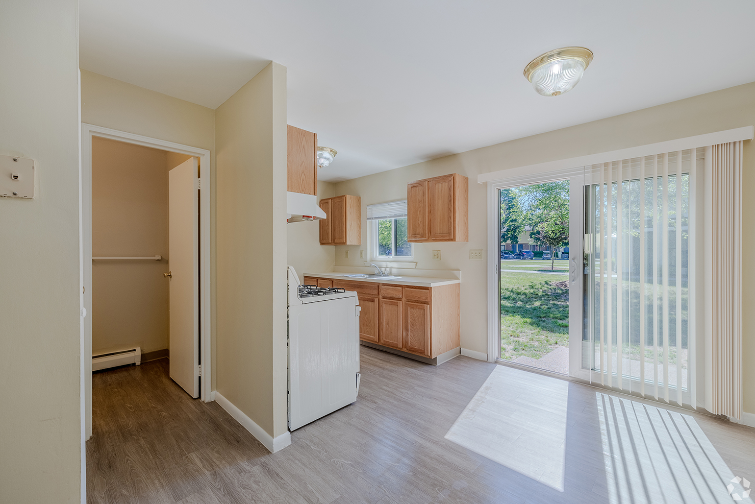 Squire Village 013sm